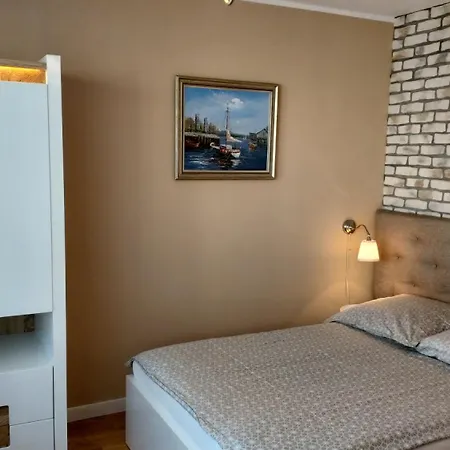 Sternik Δωμάτια σε οικογενειακή κατοικία Hel